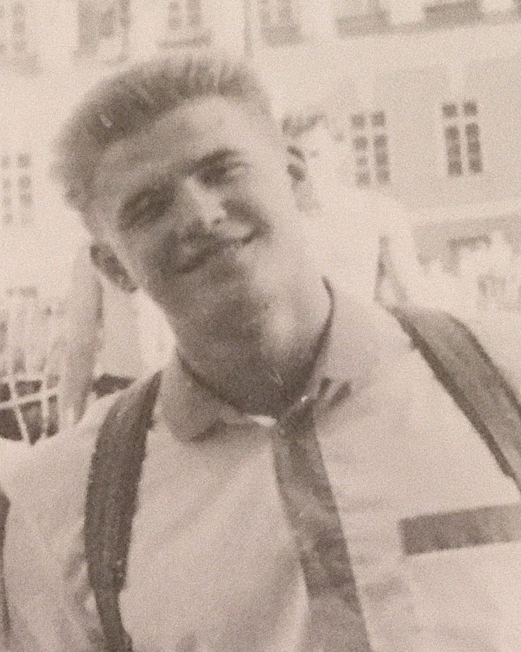 Здесь будущем губернатору 19 лет Здесь будущем губернатору 19 лет