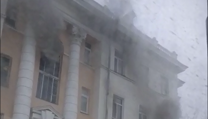 На Ленина загорелся жилой дом