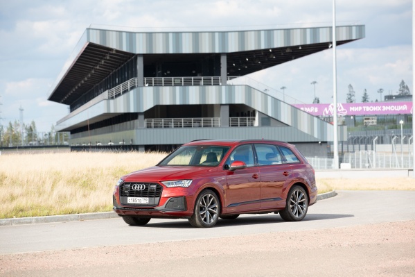 Новый Audi Q7 собрал все инновации бренда, но сохранил фамильные черты Новый Audi Q7 собрал все инновации бренда, но сохранил фамильные черты 