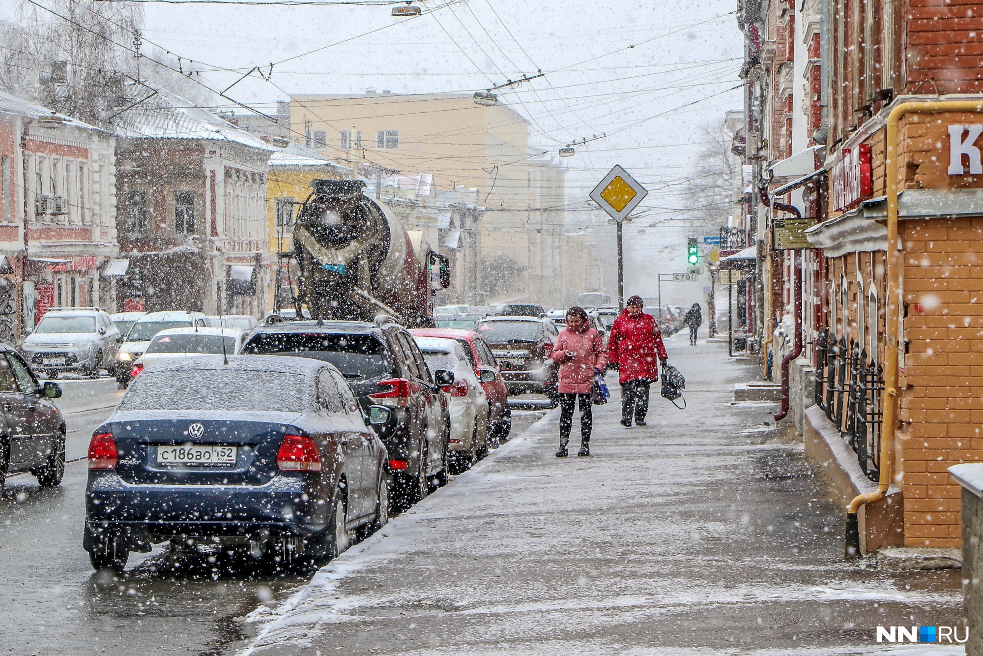 Снег в нижнем новгороде. Снежный Нижний Новгород Новгород. Снегопад в Нижнем Новгороде. Сугробы Нижний Новгород. Снег идёт Нижний Новгород.