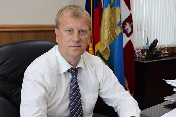 Глава округа пока не работает, он лечится от вируса в краевой больнице Глава округа пока не работает, он лечится от вируса в краевой больнице