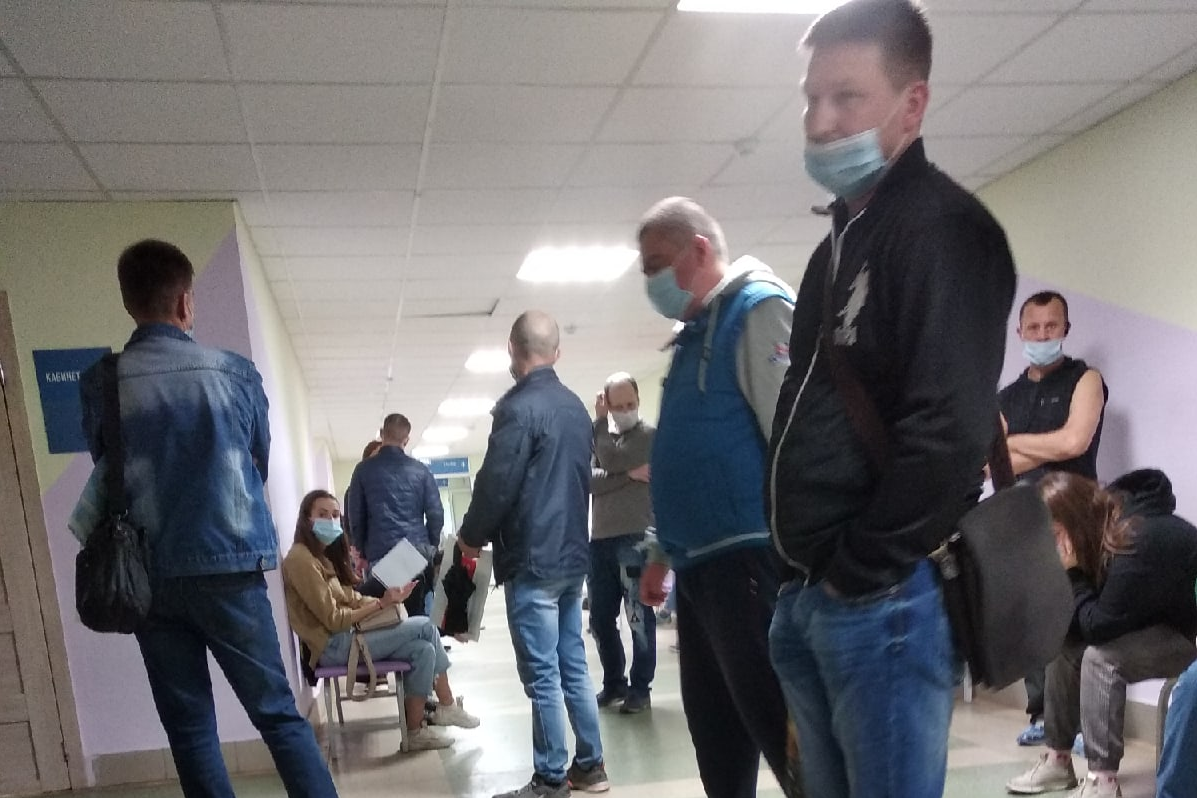 А это очередь за больничным в поликлинике ОКБ № 2 А это очередь за больничным в поликлинике ОКБ № 2