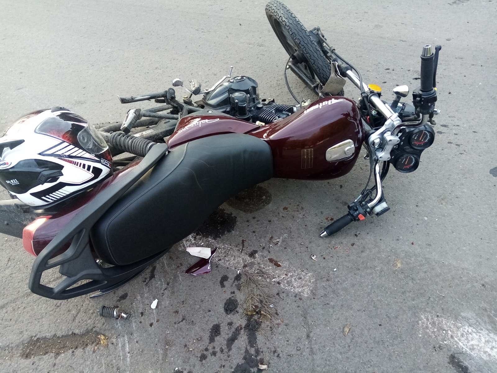 В аварии под Заводоуковском пострадали два брата-подростка на мотоцикле
