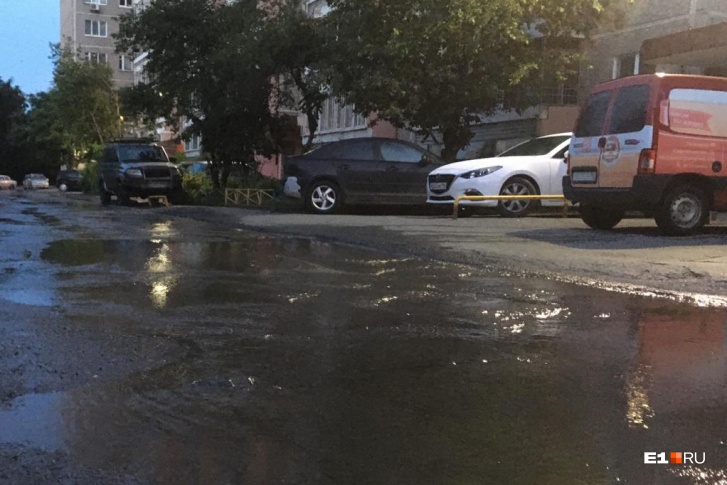 Вода по улице течет холодная Вода по улице течет холодная