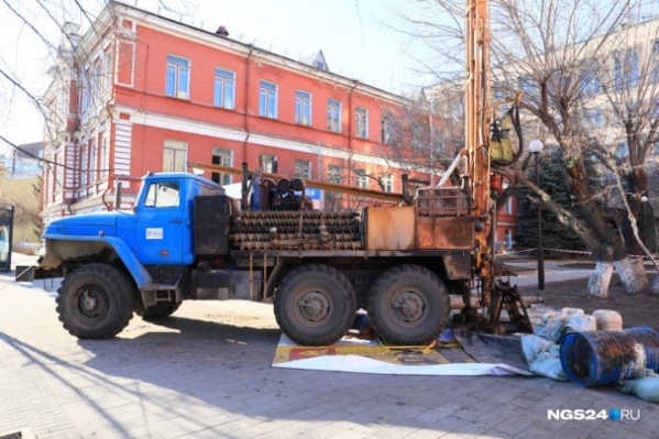 Этой весной по всему городу работали бурильные установки — брали пробы грунта Этой весной по всему городу работали бурильные установки — брали пробы грунта