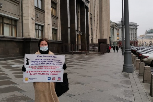 Одиночные пикеты прошли у зданий Госдумы, Совета Федерации и администрации президента Одиночные пикеты прошли у зданий Госдумы, Совета Федерации и администрации президента
