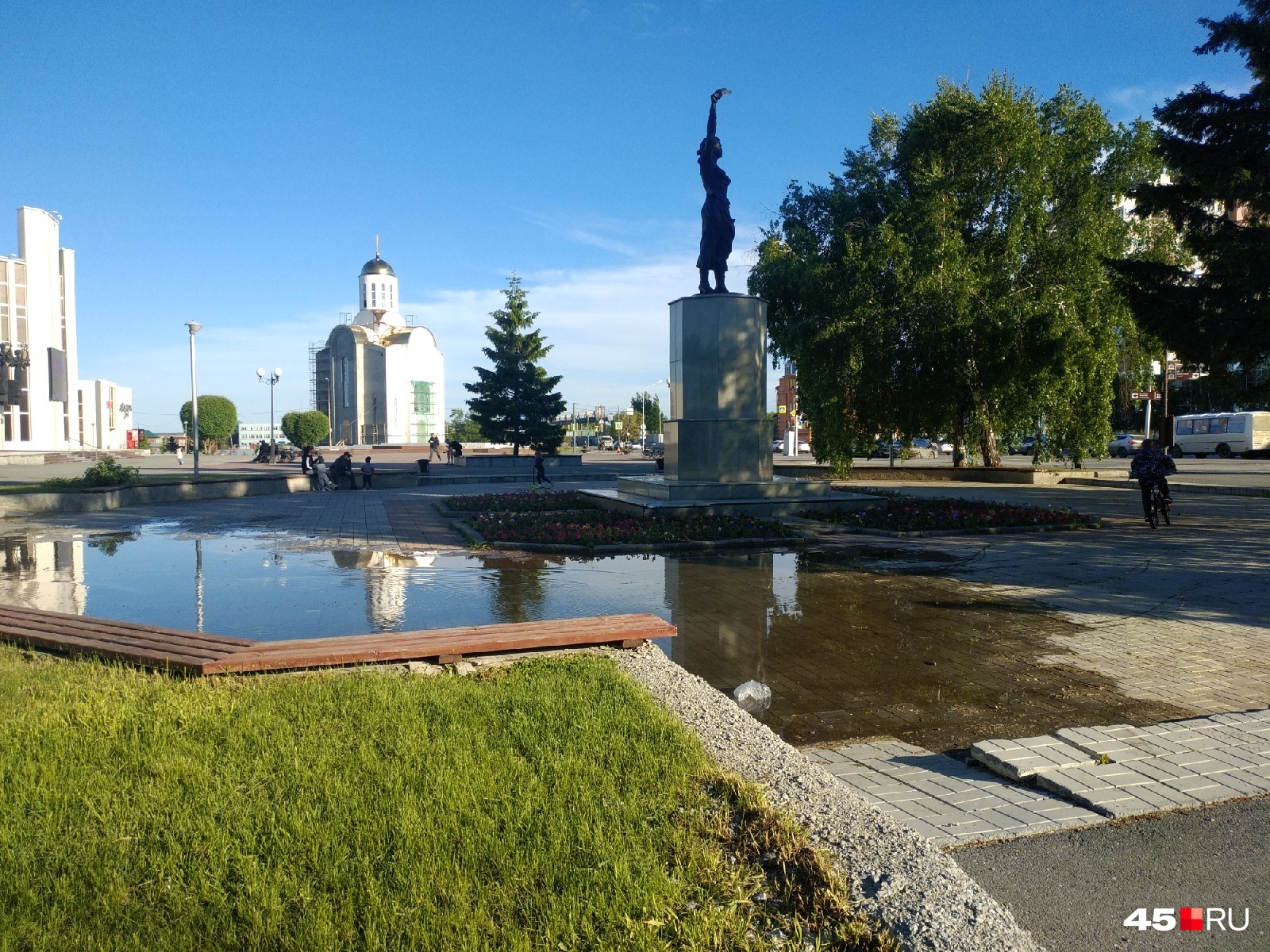 Курган недели. Троицкая площадь Курган. Город Курган Троицкая площадь. Центральная площадь в Зауралье. Столица Зауралья.