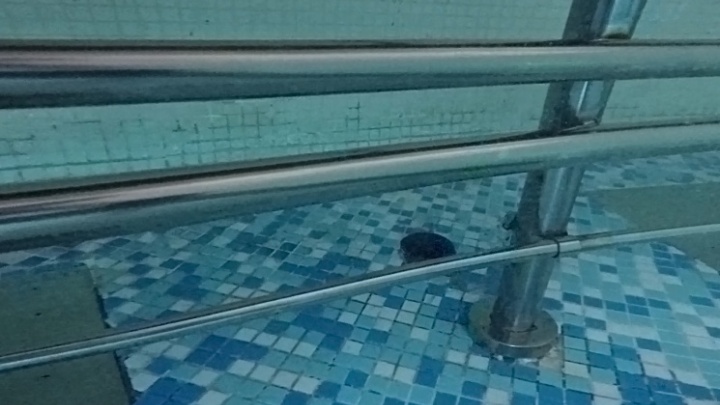 Дело о смерти подростка после купания в аквапарке: завершилась экспертиза лавочки, в которой он застрял