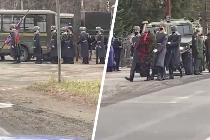 Похороны Юрия Евтушенко проходят в Новосибирске, хотя военный долгое время служил в Западном военном округе Похороны Юрия Евтушенко проходят в Новосибирске, хотя военный долгое время служил в Западном военном округе