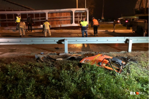 Мост рухнул прямо на трассу 29 сентября вечером Мост рухнул прямо на трассу 29 сентября вечером