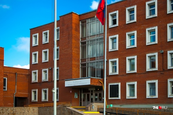 В ЧелГУ предпринятые меры никак не связывают с новостями о заболевшей студентке и говорят, что всё идёт в плановом порядке В ЧелГУ предпринятые меры никак не связывают с новостями о заболевшей студентке и говорят, что всё идёт в плановом порядке 