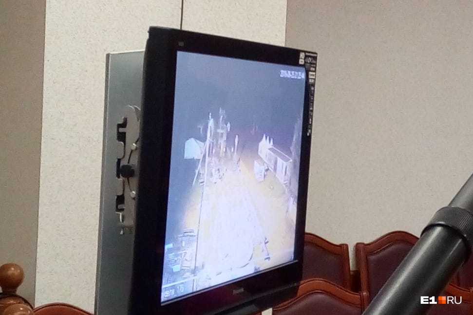 На большом телевизоре в зале суда были отсмотрены все видеоулики На большом телевизоре в зале суда были отсмотрены все видеоулики