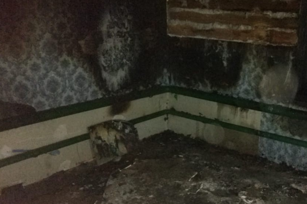 Спасатели потушили пожар, но ребенка не удалось спасти Спасатели потушили пожар, но ребенка не удалось спасти