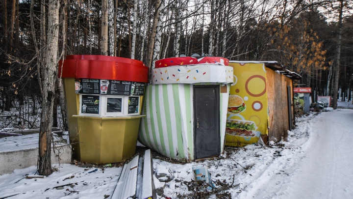 В Новокузнецке снесут 15 киосков мороженого, гаражей и других объектов. Так решили власти
