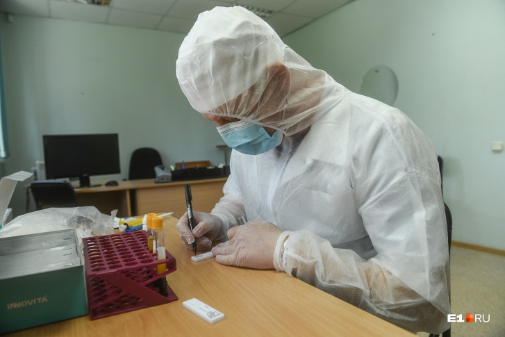 Продолжают получать лечение от коронавируса больше 6 тысяч кузбассовцев