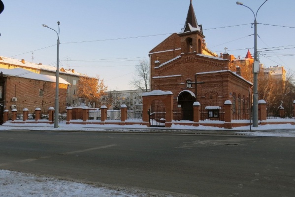 Авария произошла у тюменского костела Авария произошла у тюменского костела