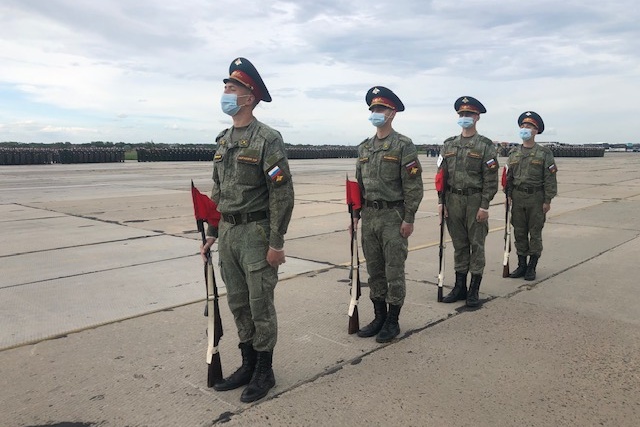 Все в масках: военные отрепетировали парад, который пройдет в Ростове