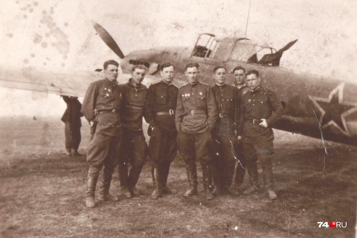 Войну Николай Стерликов начинал на По-2, совершал ночные боевые вылеты. Но затем его талант заметили руководители и предложили переучиться на штурмовик Ил-2
