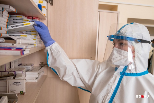 Медицинскую помощь продолжают получать 3393 человека Медицинскую помощь продолжают получать 3393 человека