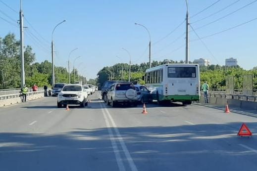 Момент аварии попал на видеорегистратор Момент аварии попал на видеорегистратор