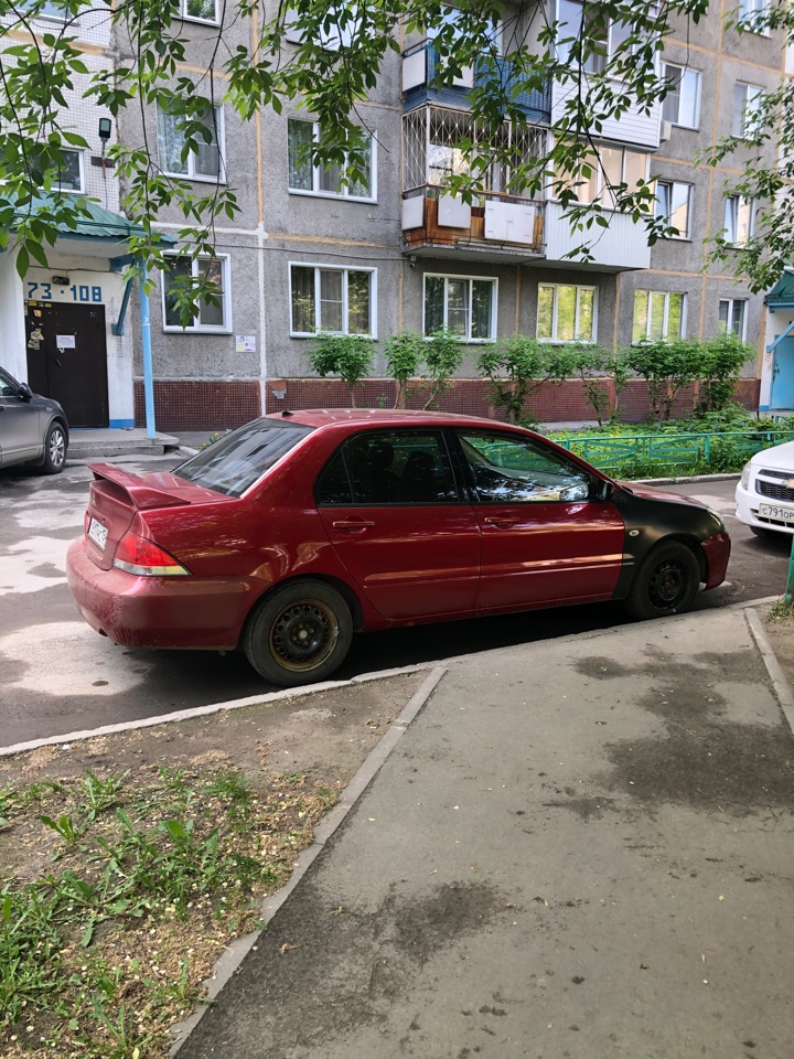Перегородил проход людям Перегородил проход людям
