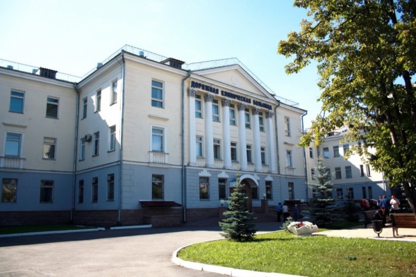 В дорожную больницу привозят на КТ пациентов с подозрением на пневмонию и коронавирус В дорожную больницу привозят на КТ пациентов с подозрением на пневмонию и коронавирус