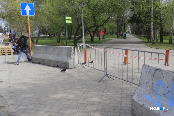 Новосибирцев не останавливают даже бетонные блоки Новосибирцев не останавливают даже бетонные блоки 
