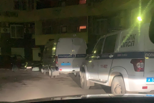 На место выезжали полиция и следователи На место выезжали полиция и следователи