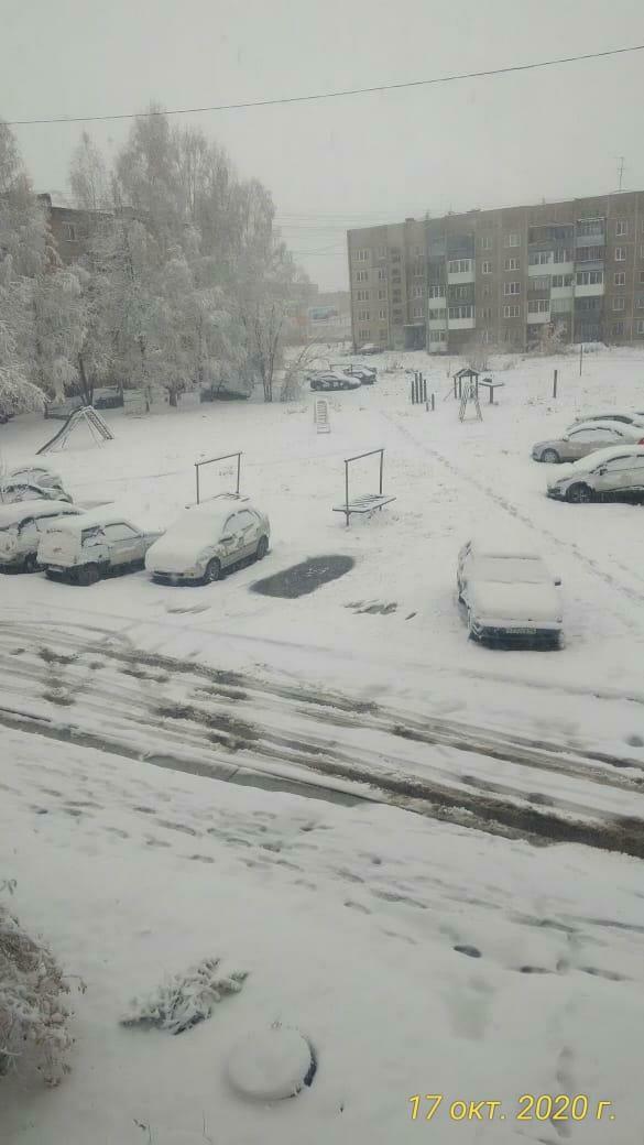 Один из дворов в Нижнем Тагиле Один из дворов в Нижнем Тагиле