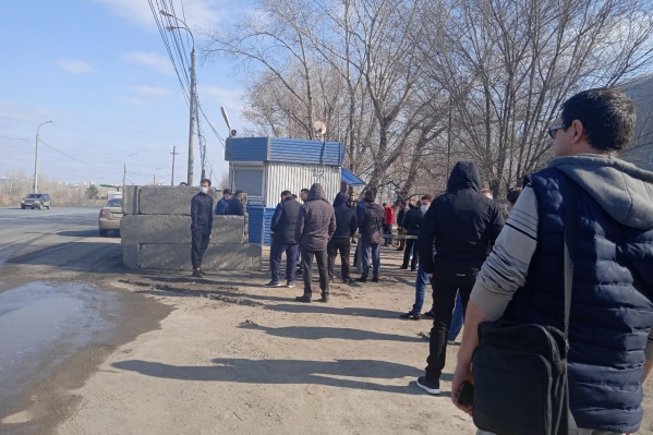 Вот такая очередь была к посту ДПС на Южном шоссе Вот такая очередь была к посту ДПС на Южном шоссе