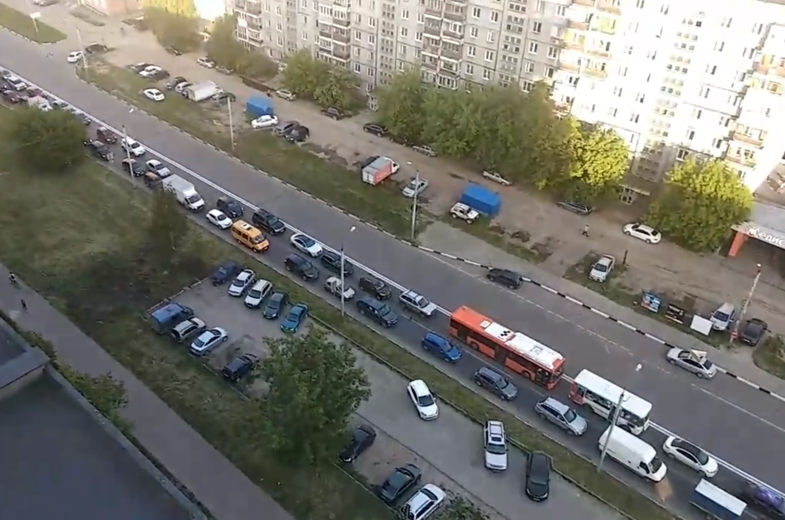Нижегородские дачники собрали огромные пробки на выездах из города