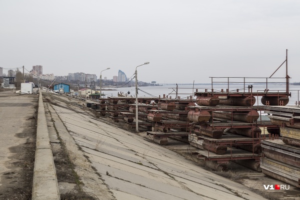 «Необитаемые» участки обещают превратить в благоустроенную набережную «Необитаемые» участки обещают превратить в благоустроенную набережную 