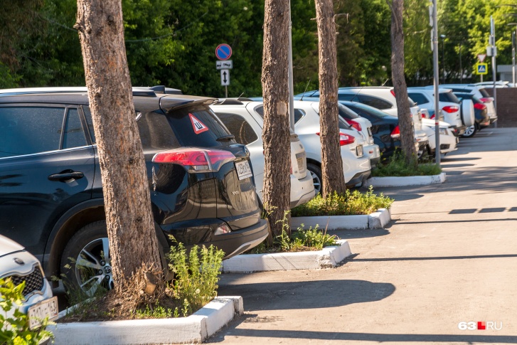 Платные парковки хотят с делать в четырех районах города