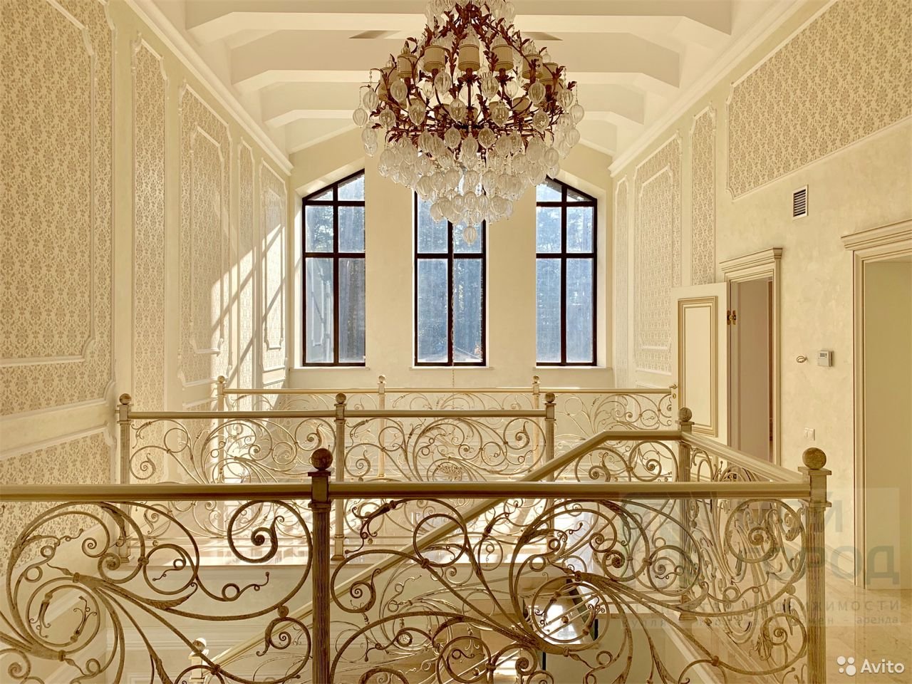Под Кемерово продают коттедж за 100 млн. Публикуем фото роскошного дома с лифтом, бассейном и спортзалом