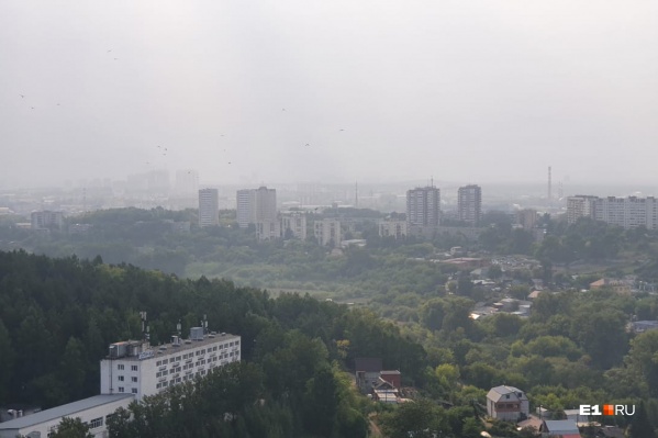 С Уктуса хорошо видно дымку, которая накрыла город С Уктуса хорошо видно дымку, которая накрыла город