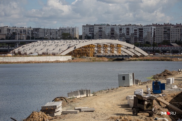 От заманчивых «Крыльев» остались лишь странные «рёбра» на берегу Миасса От заманчивых «Крыльев» остались лишь странные «рёбра» на берегу Миасса