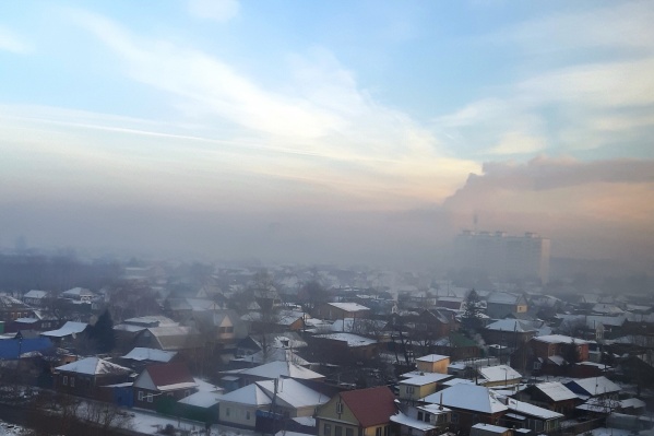 Утром центр города был затянут смогом Утром центр города был затянут смогом