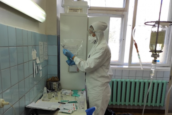 Для помощи ковидным пациентам привлекли 51 врача Для помощи ковидным пациентам привлекли 51 врача