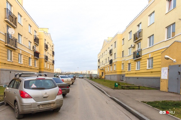 В микрорайоне проживают около 3500 детей школьного возраста В микрорайоне проживают около 3500 детей школьного возраста