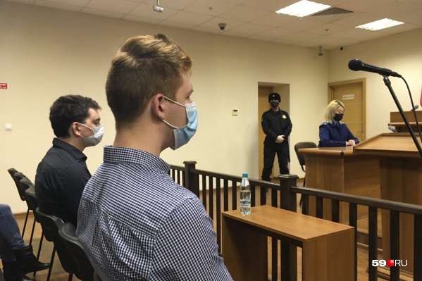 В зале суда. Фигуранты дела Александр Эткин и Данила Васильев В зале суда. Фигуранты дела Александр Эткин и Данила Васильев