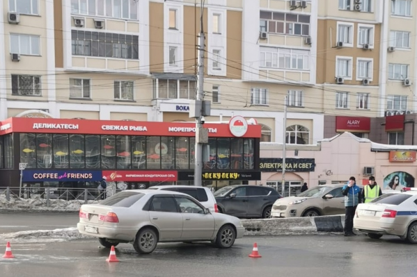 ДТП произошло на углу улицы Писарева и Красного проспекта ДТП произошло на углу улицы Писарева и Красного проспекта