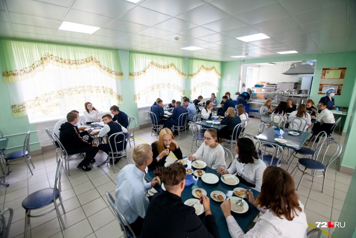 Тысячи детей Тюменского района каждый день едят блюда от поваров «Магии вкуса». Но как эта еда попадает к ним на стол?