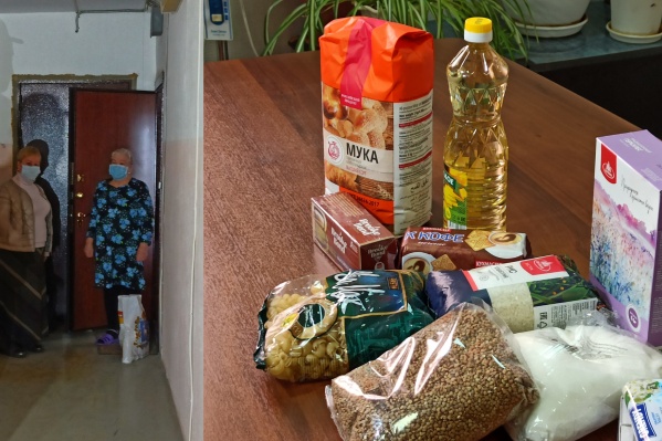 Пакеты с продуктами доставляют до двери Пакеты с продуктами доставляют до двери