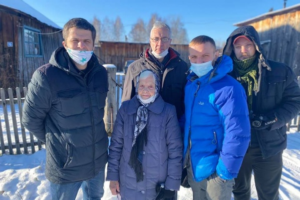 Пермские дайверы приехали навестить 90-летнюю блокадницу Ленинграда Людмилу Трубникову Пермские дайверы приехали навестить 90-летнюю блокадницу Ленинграда Людмилу Трубникову