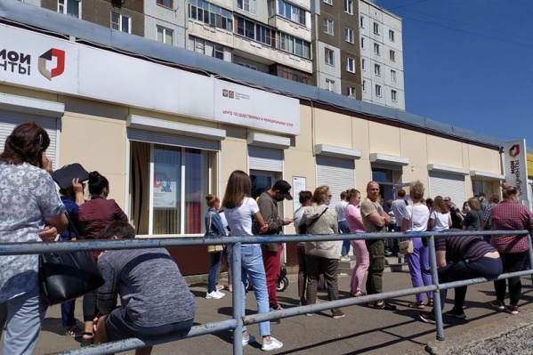 Соблюдать дистанцию в полтора метра при таком количестве посетителей было проблематично Соблюдать дистанцию в полтора метра при таком количестве посетителей было проблематично