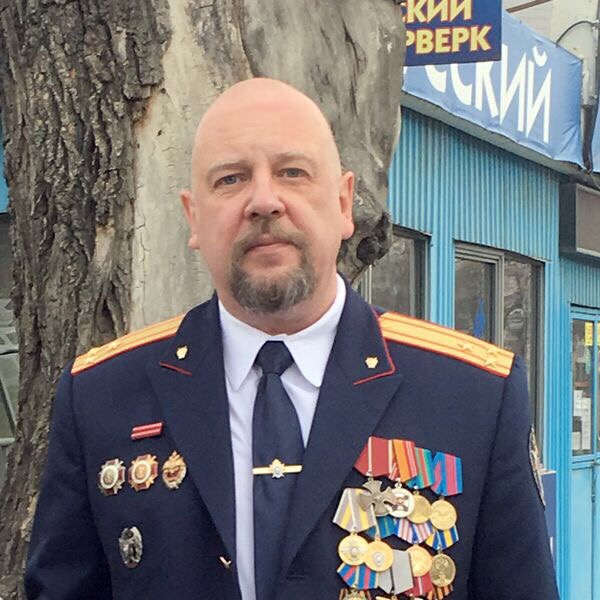 Советник юстиции прокурор Ростислав Тимшин работал в Аргуне с июня 2000 года по май 2002 года с перерывом на лечение в госпитале. За это время в его отделе шесть человек получили ордена мужества, включая его самого. Трое — посмертно Советник юстиции прокурор Ростислав Тимшин работал в Аргуне с июня 2000 года по май 2002 года с перерывом на лечение в госпитале. За это время в его отделе шесть человек получили ордена мужества, включая его самого. Трое — посмертно 