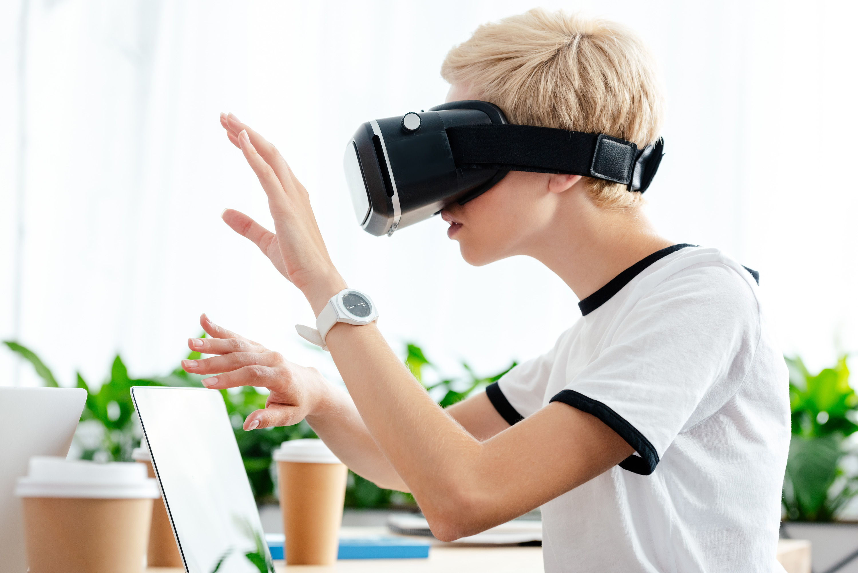 С помощью VR можно создавать классы со студентами со всего мира, как сделали, например, в Кембридже С помощью VR можно создавать классы со студентами со всего мира, как сделали, например, в Кембридже