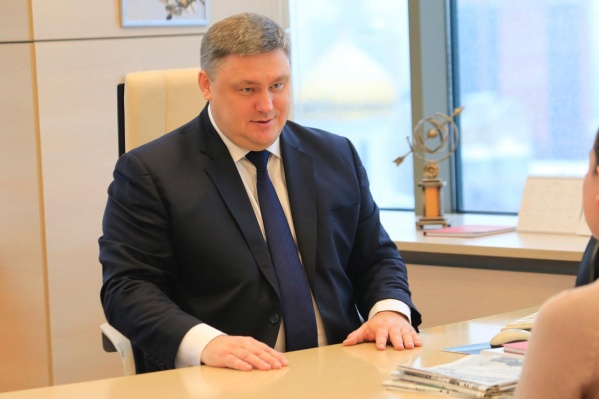 Депутат руководит комитетом по экономической политике, промышленности, предпринимательству, инвестициям и внешнеэкономическим связям Депутат руководит комитетом по экономической политике, промышленности, предпринимательству, инвестициям и внешнеэкономическим связям