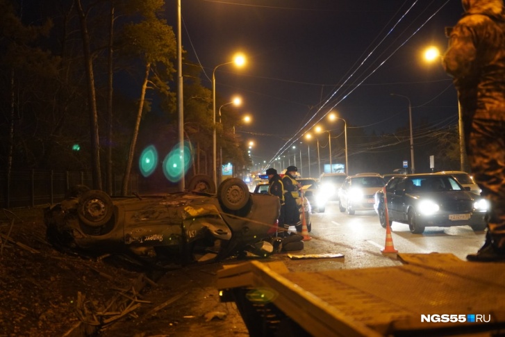 Из-за аварии собралась пробка Из-за аварии собралась пробка