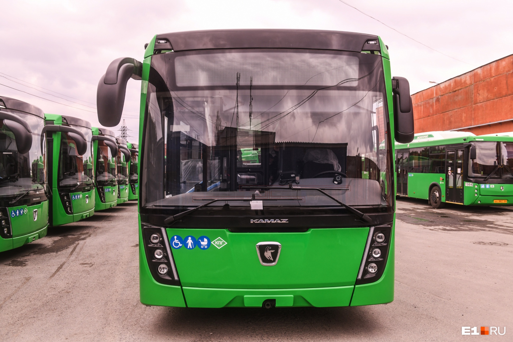 В Екатеринбурге водителей муниципальных автобусов обязали работать кондукторами: документ
